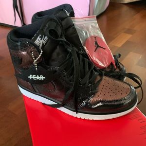 Jordan 1 women’s rose gold 7.5 brand new